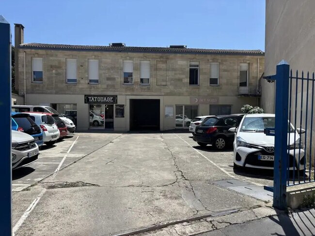 Plus de détails pour Local commercial à louer