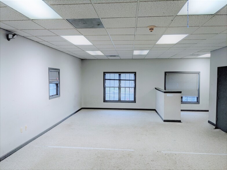 832 Seven Bridge Rd, East Stroudsburg, PA à louer - Photo de l’immeuble – Image 3 sur 23