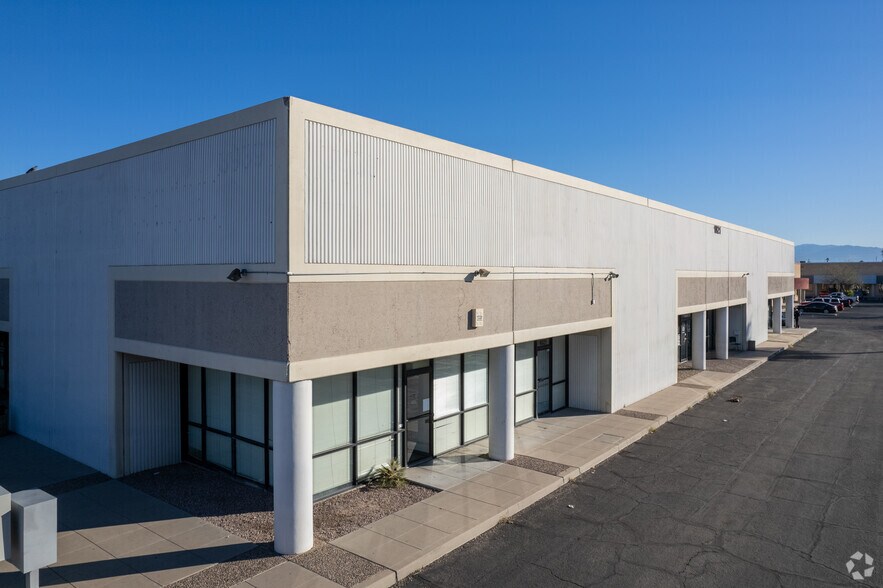 1021 E Palmdale St, Tucson, AZ à louer - Photo de l’immeuble – Image 2 sur 5