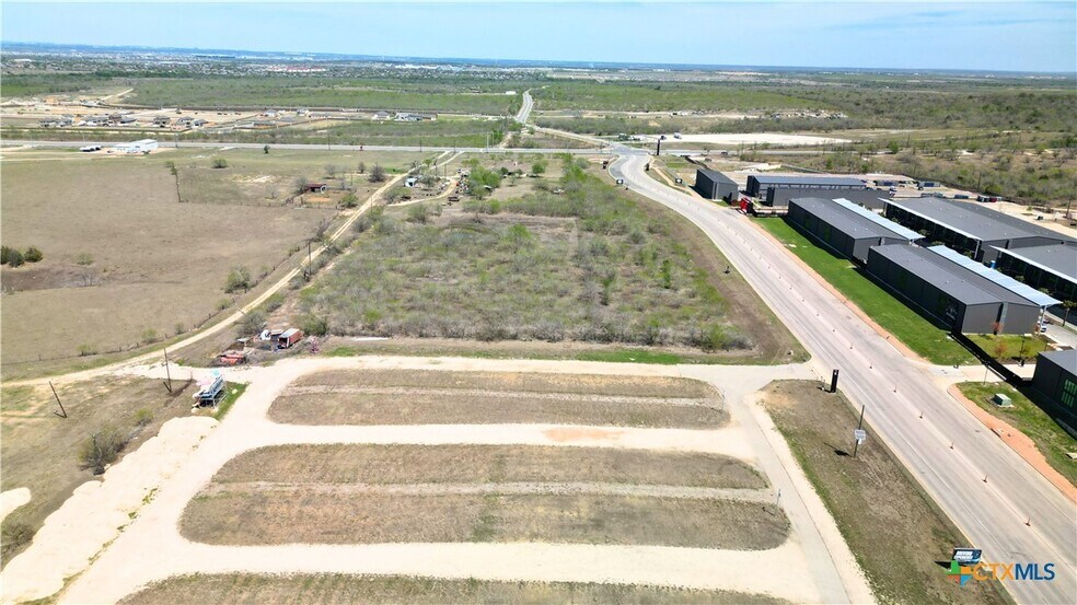 7710 Elroy rd, Del Valle, TX à vendre - Photo de l’immeuble – Image 3 sur 19