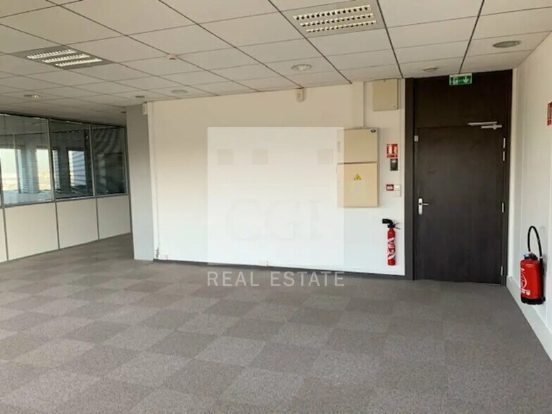 Bureau dans Saint-Priest à louer - Photo de l’immeuble – Image 3 sur 8