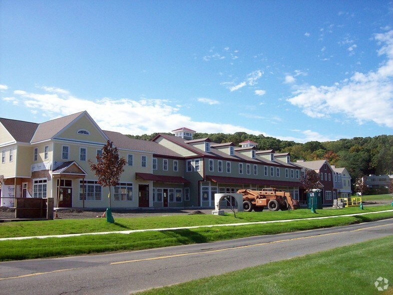 245 Amity Rd, Woodbridge, CT à louer - Photo de l’immeuble – Image 3 sur 36