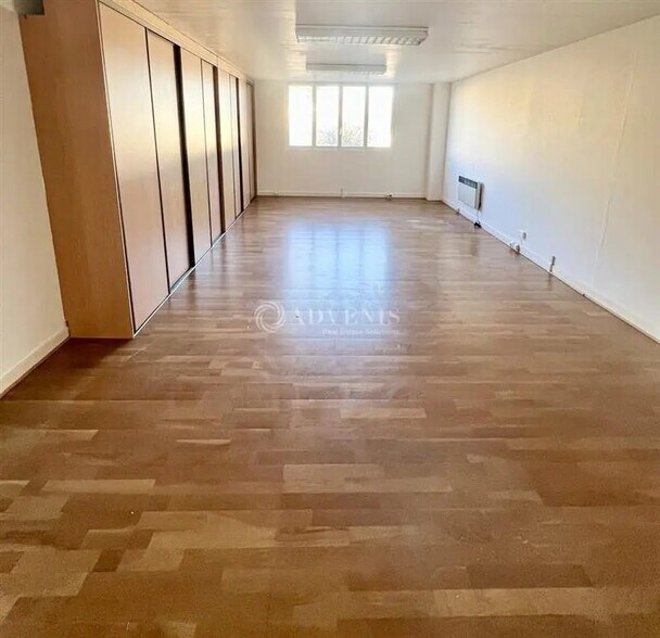 Bureau dans Châtillon à louer - Photo de l’immeuble – Image 3 sur 5
