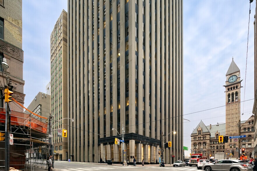 390 Bay St, Toronto, ON à louer - Photo de l’immeuble – Image 3 sur 31