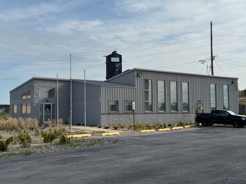 219 Riley Rd, East Chicago, IN à louer - Photo de l’immeuble – Image 3 sur 7