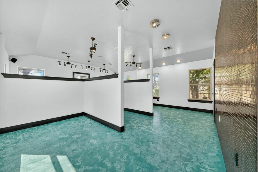 926 E Blanco Rd, Boerne, TX à louer - Photo de l’immeuble – Image 3 sur 5