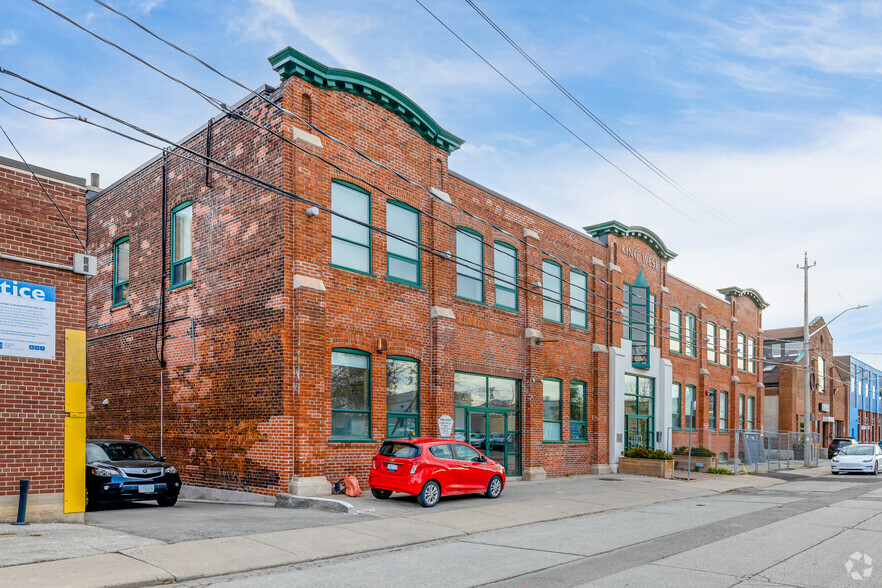 33 Fraser Ave, Toronto, ON à louer - Photo de l’immeuble – Image 1 sur 6