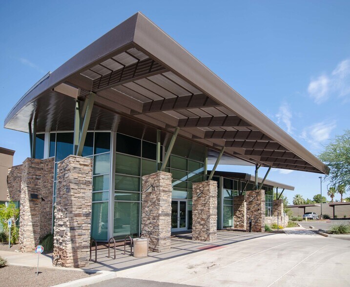 6750 W Thunderbird Rd, Peoria, AZ à louer - Photo de l’immeuble – Image 2 sur 3