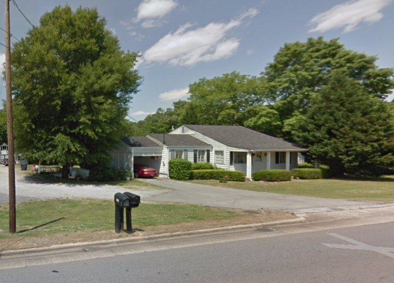 730 Cox Creek Pky, Florence, AL à vendre Photo principale– Image 1 sur 11