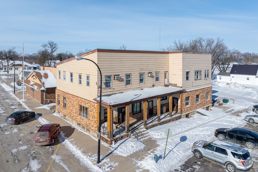 10 1st Ave NW, Wells, MN à vendre - Photo de l’immeuble – Image 3 sur 23