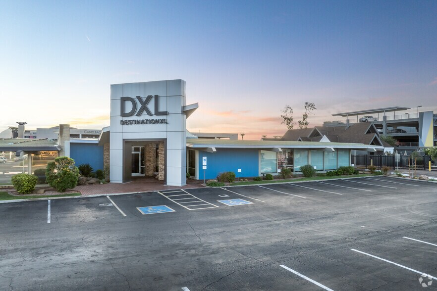 N 16th St, Phoenix, AZ à louer - Photo de l’immeuble – Image 2 sur 15