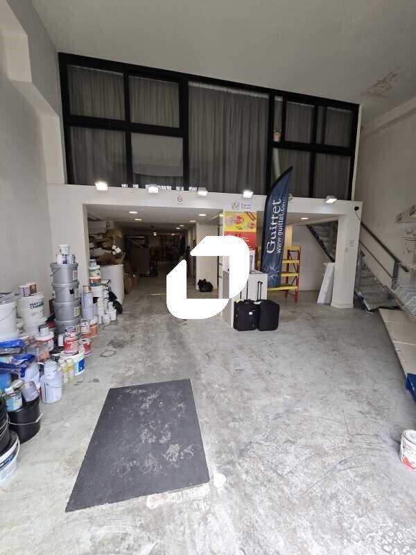 Bureau dans Bagnolet à vendre Hall d’entrée– Image 1 sur 11
