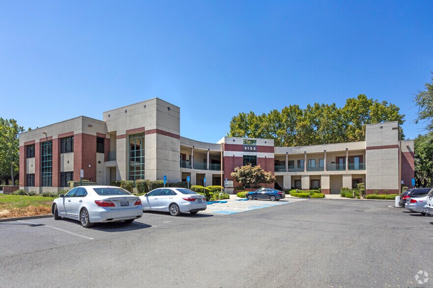 3133 W March Ln, Stockton, CA à vendre - Photo principale – Image 1 sur 31