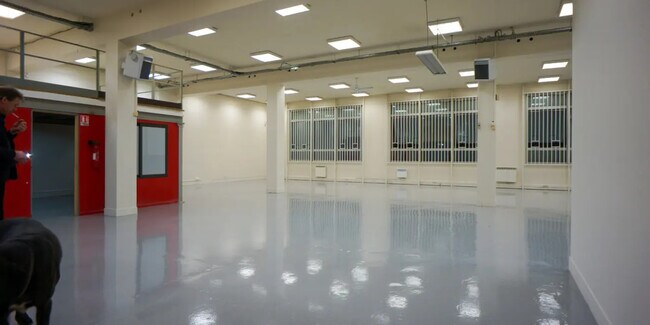 Plus de détails pour Bureau, Industriel/Logistique à louer