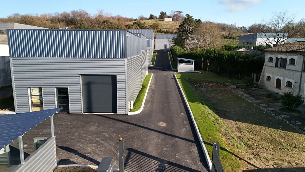 Local d'activités dans Bassens à vendre - Photo de l’immeuble – Image 2 sur 7