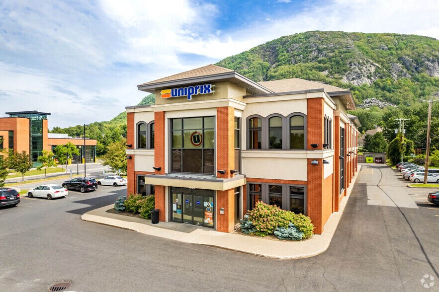 466-470 Boul Sir-Wilfrid-Laurier, Mont-St-Hilaire, QC à louer - Photo de l’immeuble – Image 3 sur 5