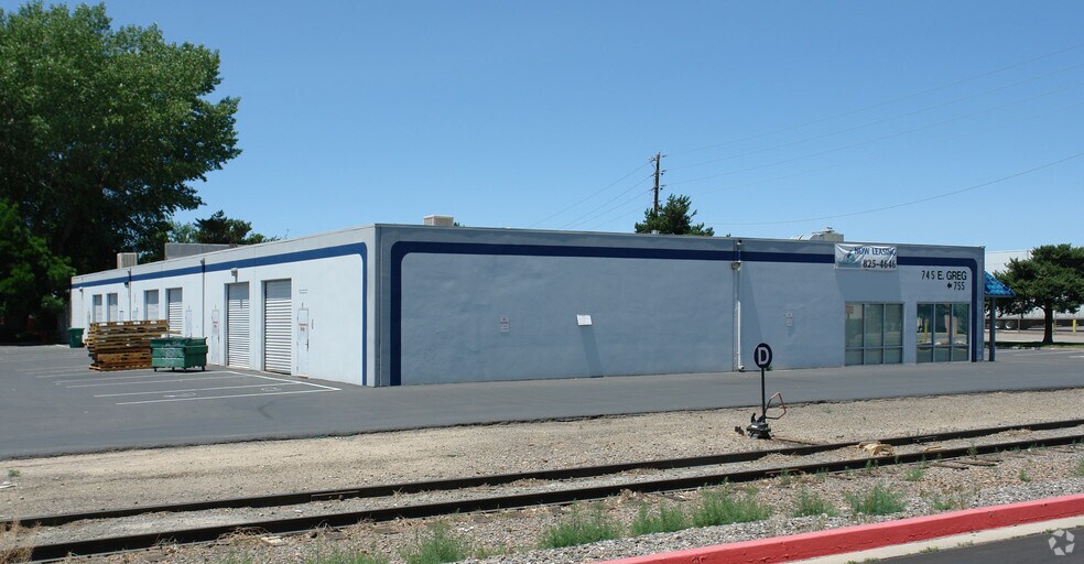 745 E Greg St, Sparks, NV à louer - Photo de l’immeuble – Image 2 sur 6