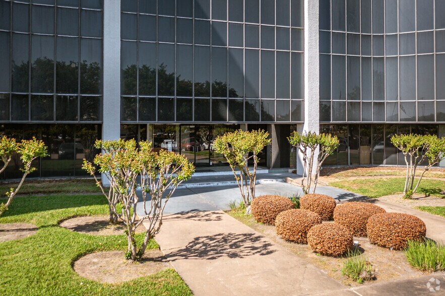 6100 Corporate Dr, Houston, TX à louer - Photo de l’immeuble – Image 3 sur 8