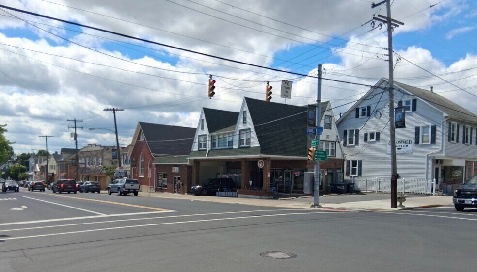 6 S Broad St, Nazareth, PA à vendre - Photo de l’immeuble – Image 2 sur 4