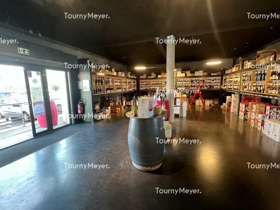 Local commercial dans Billère à louer Photo de l’immeuble– Image 1 sur 5