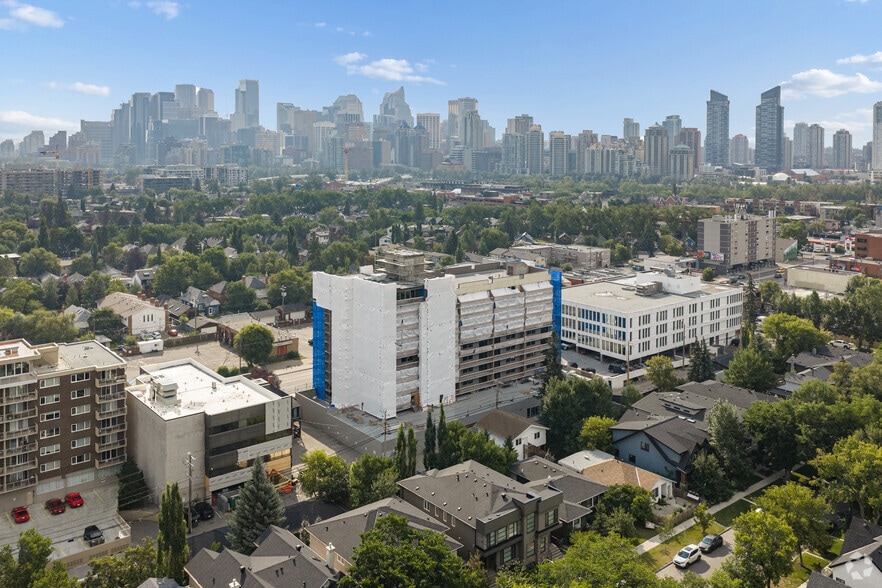 411 14th St NW, Calgary, AB à louer - Aérien – Image 2 sur 7
