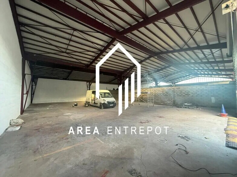 Local d’activités dans Aubagne à louer - Photo intérieure – Image 2 sur 9