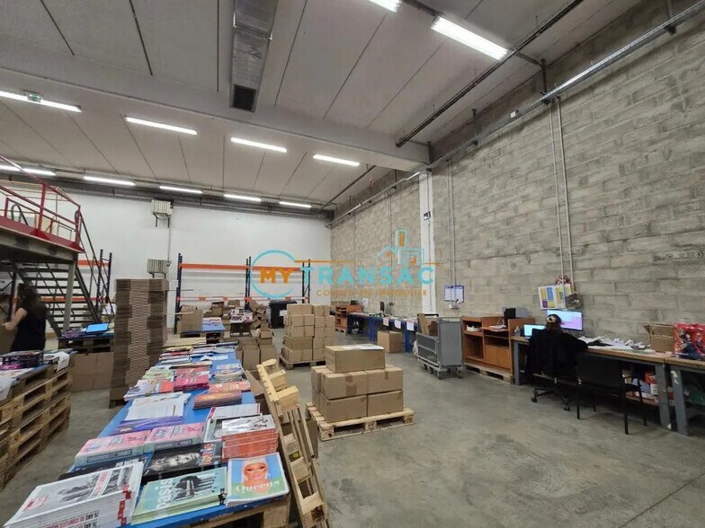 Local d’activités dans Ivry-sur-Seine à louer - Photo de l’immeuble – Image 3 sur 6