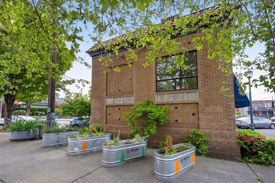 4515 NE Sandy Blvd, Portland, OR à vendre - Photo de l’immeuble – Image 2 sur 10