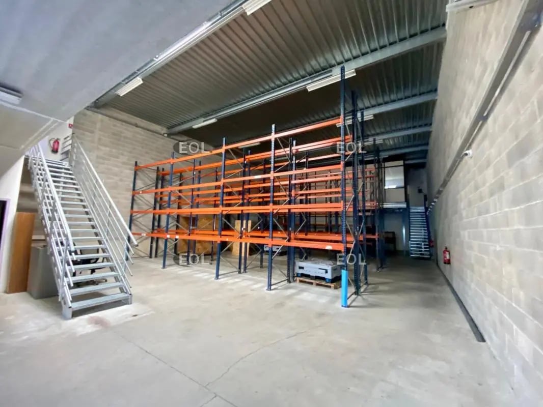 Local d’activités dans La Ciotat à louer Photo principale– Image 1 sur 9