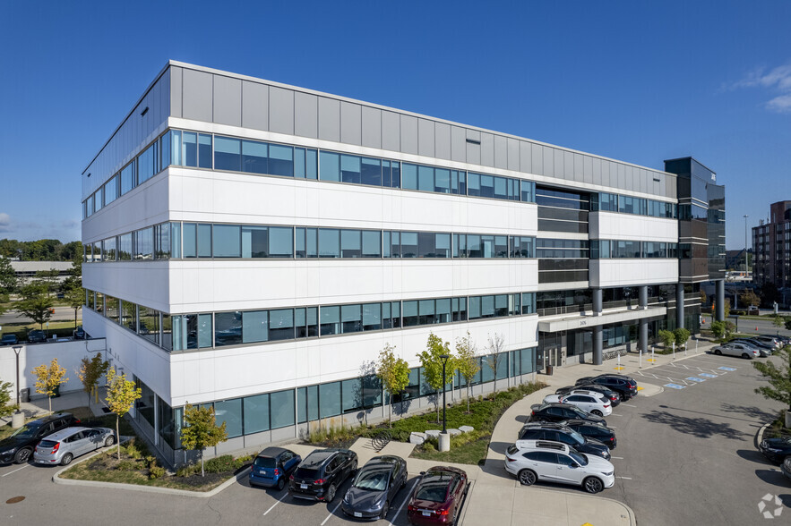 2476 Argentia Rd, Mississauga, ON à louer - Photo de l’immeuble – Image 2 sur 6