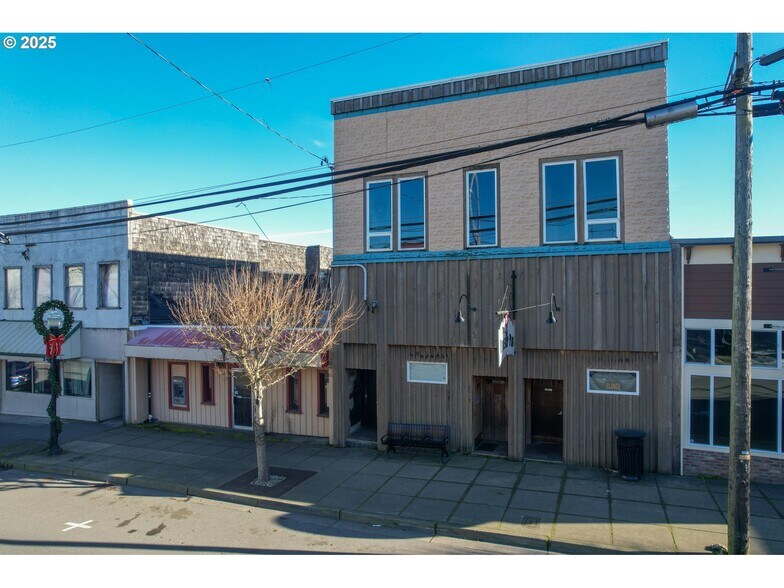 2043 Sherman Ave, North Bend, OR à vendre - Photo de l’immeuble – Image 2 sur 40
