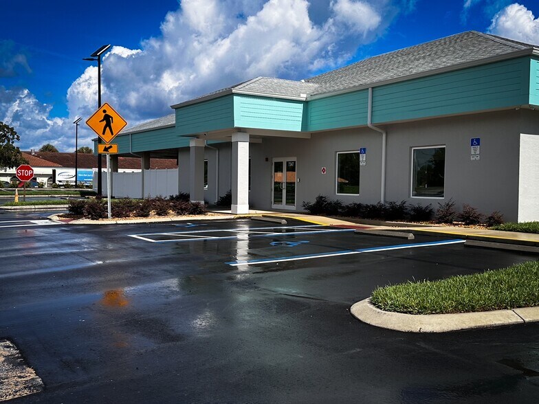 7367 Forest Oaks Blvd., Spring Hill, FL à louer - Photo principale – Image 1 sur 4