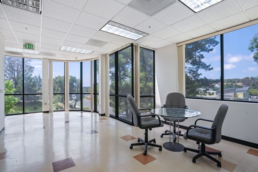 2320 Cousteau Ct, Vista, CA à louer - Photo intérieure – Image 2 sur 6