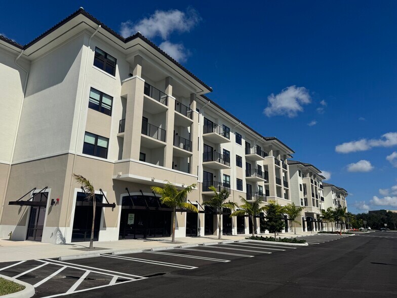 8205 Commerce Way, Miami Lakes, FL à louer - Photo de l’immeuble – Image 2 sur 4