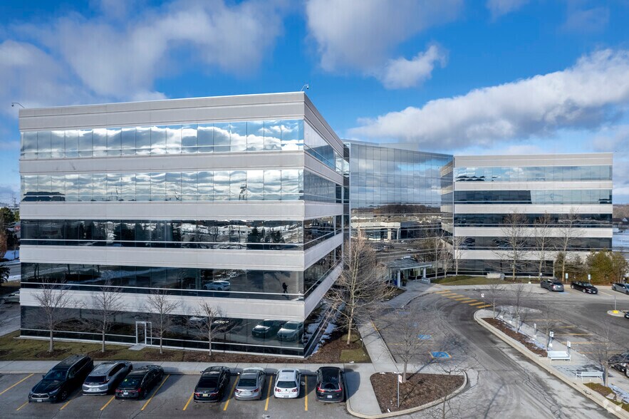 6985 Financial Dr, Mississauga, ON à louer - Photo de l’immeuble – Image 3 sur 8