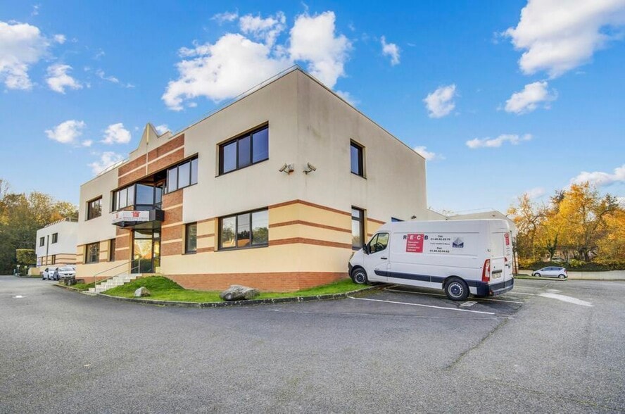 65 Avenue Du General De Gaulle, Champs-sur-Marne à louer - Photo de l’immeuble – Image 2 sur 11