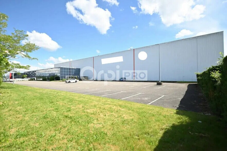 89 Rue De Malacombe, Saint-Quentin-Fallavier à louer - Photo de l’immeuble – Image 3 sur 5