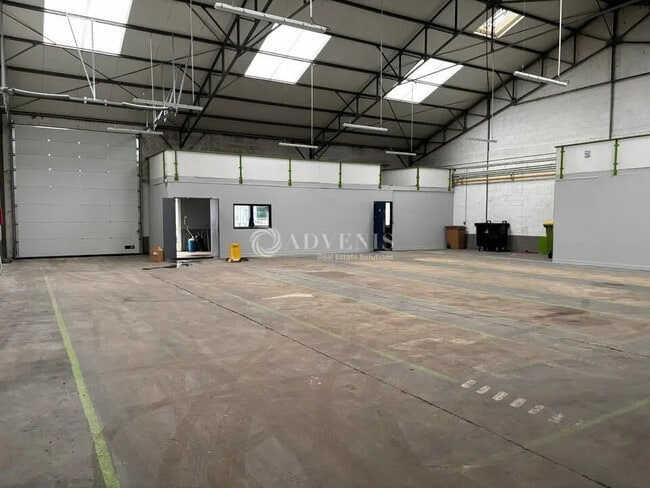 Plus de détails pour Local d'activités à louer