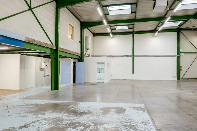 Local d’activités dans Saint-Thibault-des-Vignes à louer - Photo intérieure – Image 2 sur 12