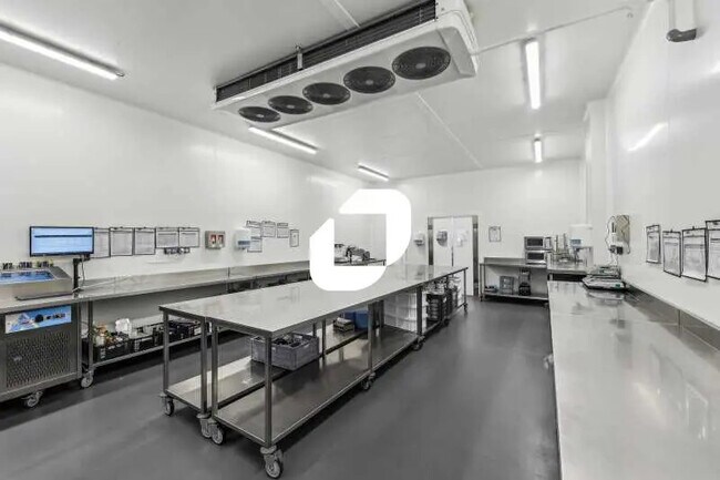 Plus de détails pour Local d'activités à louer