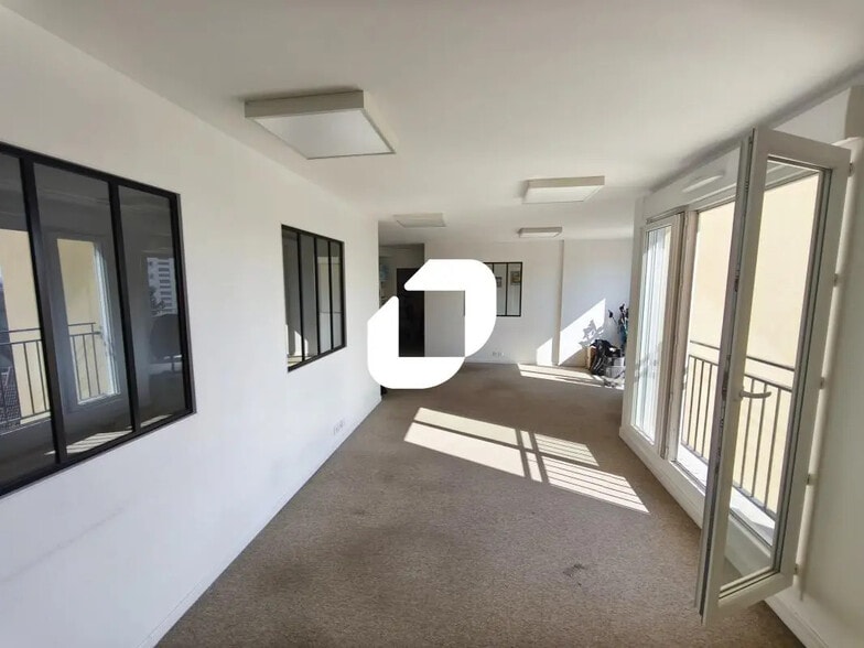 Bureau dans Joinville-le-Pont à louer - Photo de l’immeuble – Image 1 sur 5