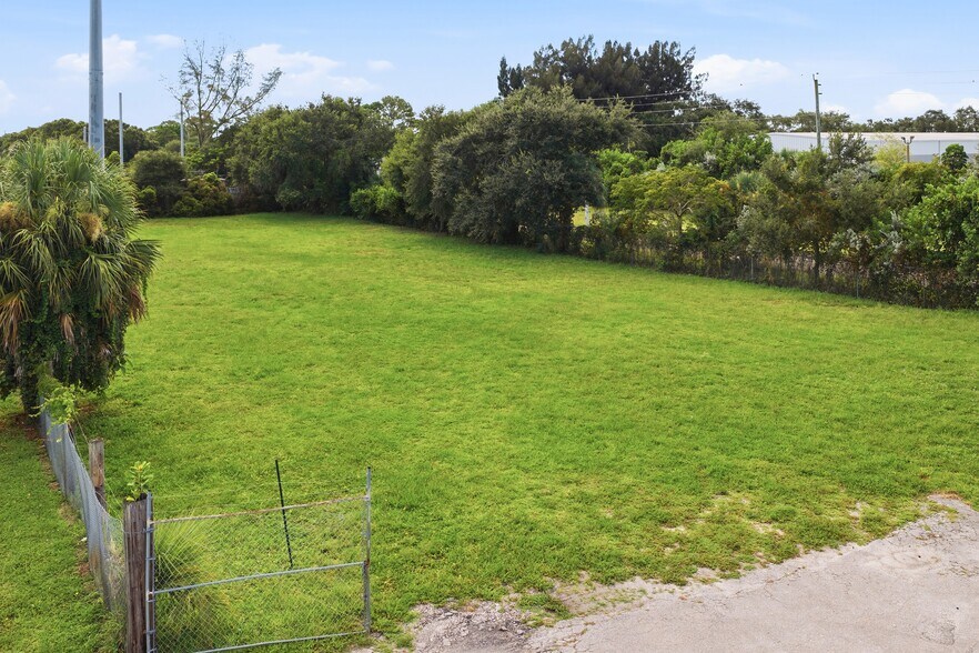 4382 Annette st, West Palm Beach, FL à vendre - Photo de l’immeuble – Image 3 sur 10
