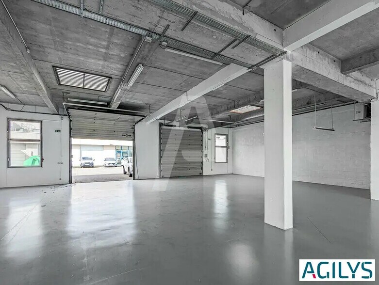 Local d’activités dans La Verrière à louer - Photo intérieure – Image 2 sur 12