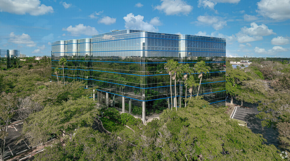 800 Corporate Dr, Fort Lauderdale, FL à louer - Photo de l’immeuble – Image 1 sur 7