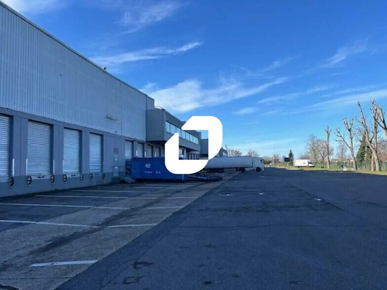 Local d’activités dans Herblay-sur-Seine à louer - Photo de l’immeuble – Image 2 sur 8