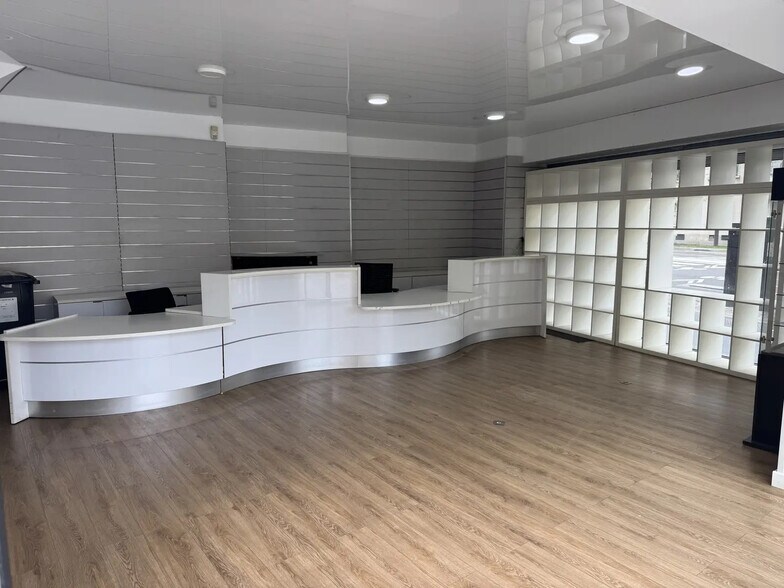 Local commercial dans Paris à vendre - Photo de l’immeuble – Image 2 sur 12