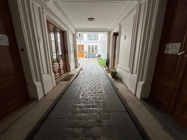 5 Rue Saulnier, Paris à louer - Photo de l’immeuble – Image 2 sur 12
