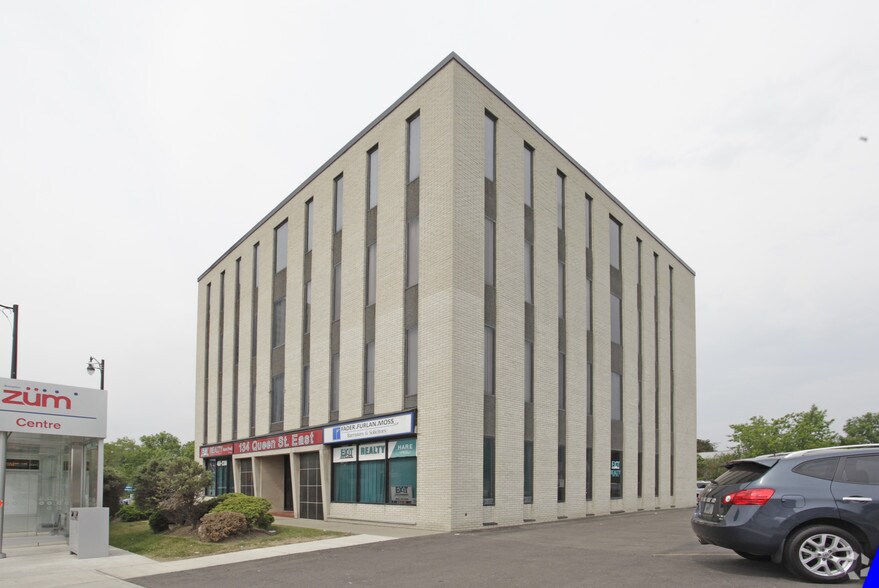 134 Queen St E, Brampton, ON à vendre - Photo principale – Image 1 sur 2