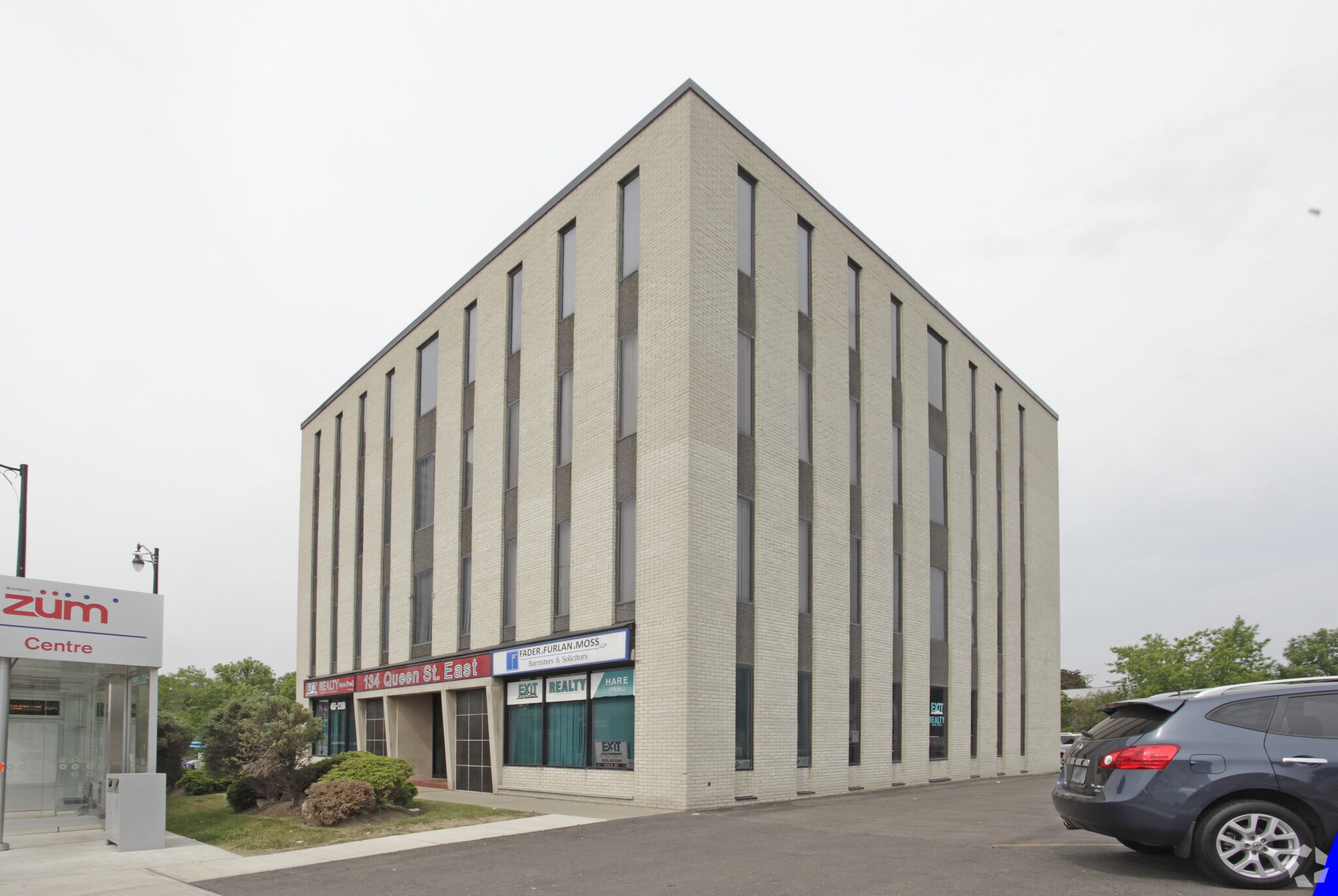 134 Queen St E, Brampton, ON à vendre Photo principale– Image 1 sur 3