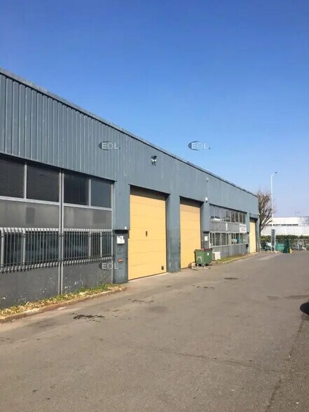 Local d’activités dans Bobigny à louer - Photo de l’immeuble – Image 2 sur 2
